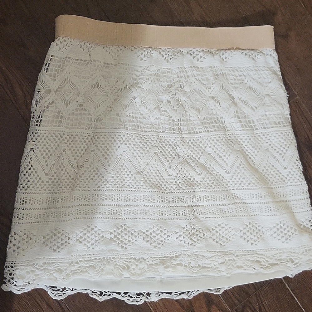 Lace mini skirt